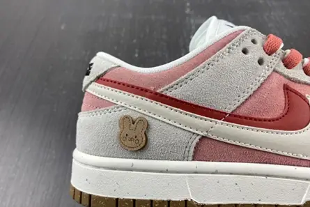 Nike Dunk Low SE DO9457-110 Versatile 7052 