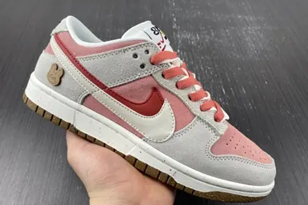 Nike Dunk Low SE DO9457-110 Versatile 7052 