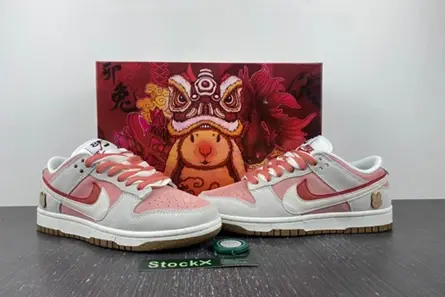 Nike Dunk Low SE DO9457-110 Versatile 7052 