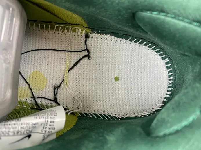 Nike SB Dunk Low Escargot  FQ7585-200 Resilient 5075 