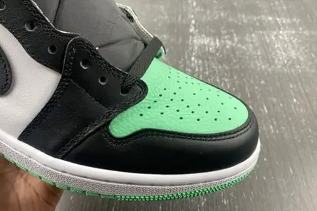 Resilient 3737 Jordan 1 Retro High OG Green Glow DZ5485-130 