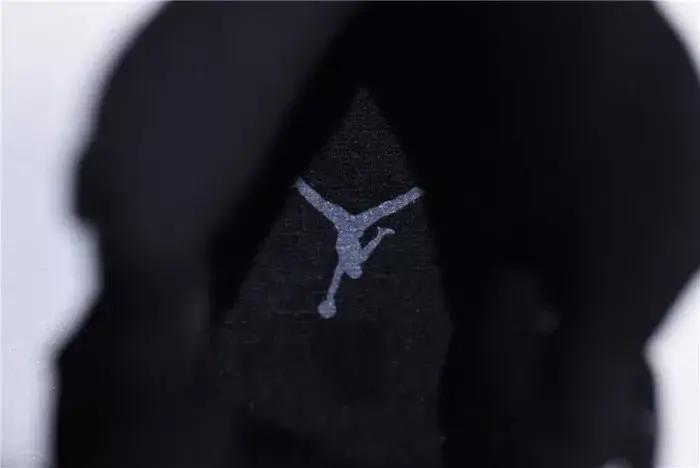 Resilient 6925 Air Jordan 11 “Cap and Gown” black  378037-005 