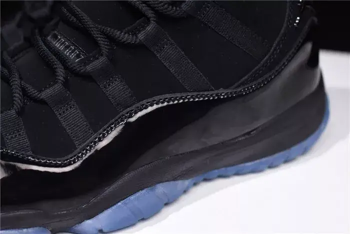 Resilient 6925 Air Jordan 11 “Cap and Gown” black  378037-005 