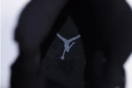 Resilient 6925 Air Jordan 11 “Cap and Gown” black  378037-005 