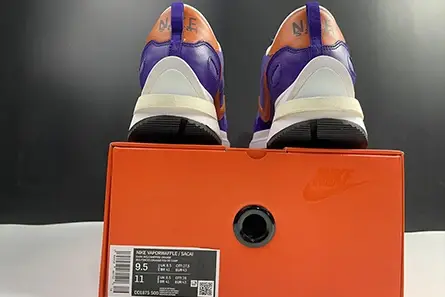 Sleek 2224 sacai x Nike VaporWaffle Dark Iris DD1875-500 