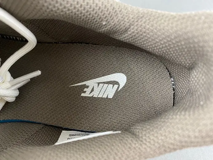Sleek 8209 Nike Zoom Field Jaxx SP HQ3061-101 