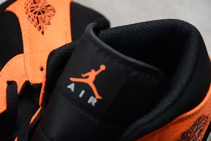 Soft 1505 Air Jordan 1 Mid Black Orange 554724-062 