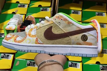 Sophisticated 8070 Nike SB Dunk Low “CNY” CV1628-800 