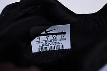 SportInspired 4754 Nike Epic React Flyknit black and white  AA1625 001 