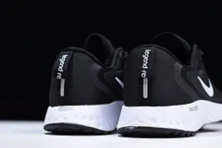 SportInspired 4754 Nike Epic React Flyknit black and white  AA1625 001 