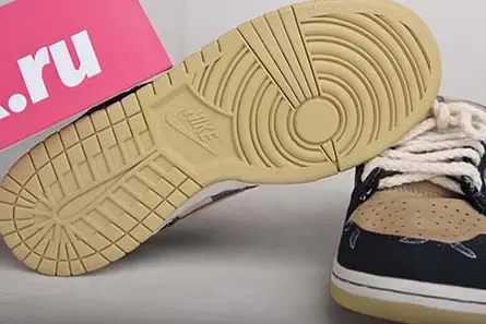 Travis Scott x Nike SB Dunk Low TS CT5053-001 Fashionable 720 