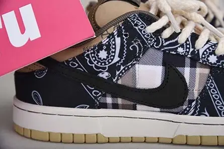 Travis Scott x Nike SB Dunk Low TS CT5053-001 Fashionable 720 