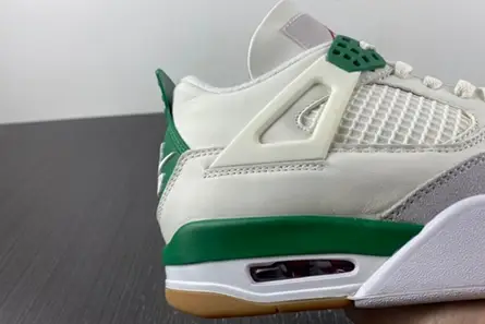 Trendsetting 3210 Jordan 4 Retro SB Pine Green  DR5415-103 