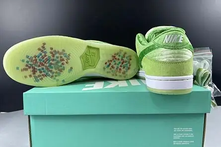 Trendy 2423 Strangelove x NK Sb Dunk Low 2020 CT2552-300 