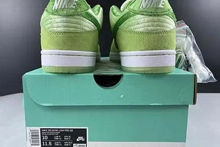 Trendy 2423 Strangelove x NK Sb Dunk Low 2020 CT2552-300 