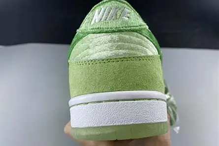 Trendy 2423 Strangelove x NK Sb Dunk Low 2020 CT2552-300 