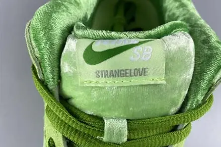 Trendy 2423 Strangelove x NK Sb Dunk Low 2020 CT2552-300 