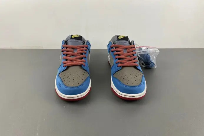 Unique 534 Nike SB Dunk Low DV2433-109 