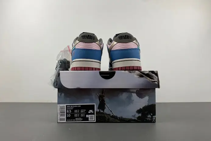Unique 534 Nike SB Dunk Low DV2433-109 