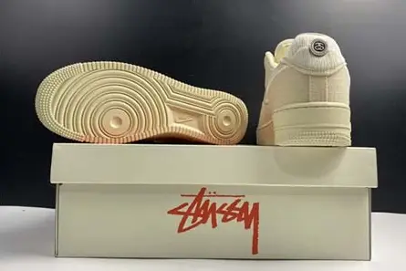 UrbanStyle 3517 Stussy x Nike Air Force 1 Low “Fossil Stone” CZ9084-200 