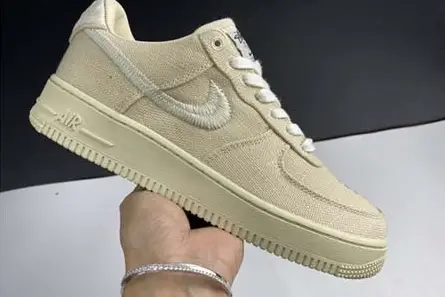 UrbanStyle 3517 Stussy x Nike Air Force 1 Low “Fossil Stone” CZ9084-200 