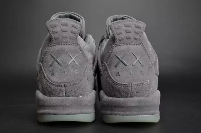Vibrant 279 KAWS x Air Jordan 4 