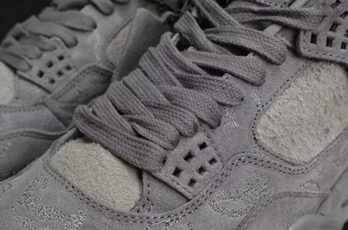 Vibrant 279 KAWS x Air Jordan 4 