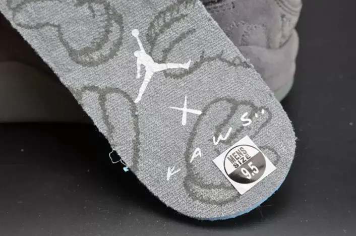 Vibrant 279 KAWS x Air Jordan 4 