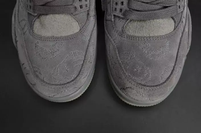 Vibrant 279 KAWS x Air Jordan 4 