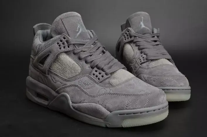Vibrant 279 KAWS x Air Jordan 4 