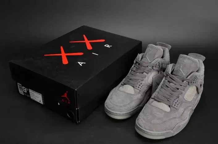 Vibrant 279 KAWS x Air Jordan 4 