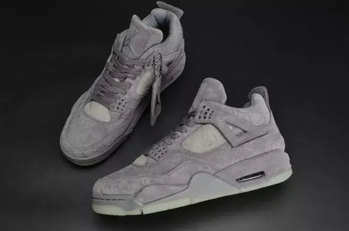 Vibrant 279 KAWS x Air Jordan 4 