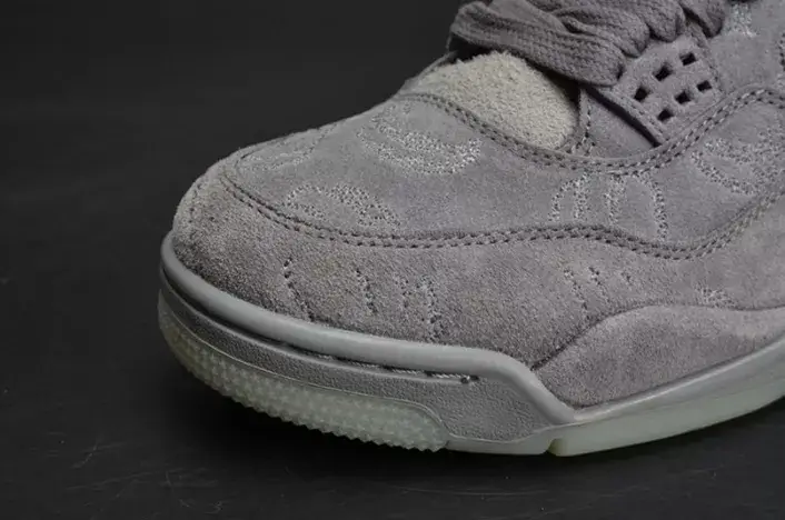 Vibrant 279 KAWS x Air Jordan 4 
