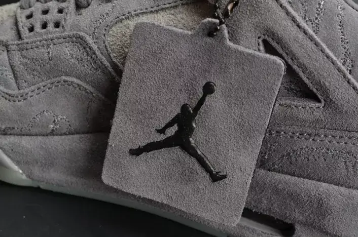 Vibrant 279 KAWS x Air Jordan 4 