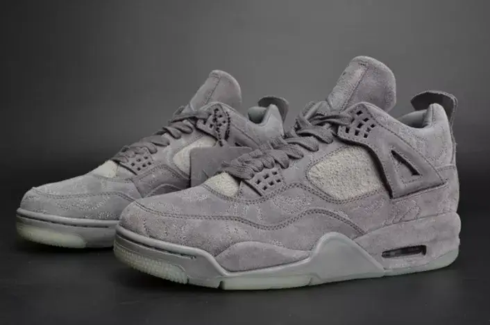 Vibrant 279 KAWS x Air Jordan 4 