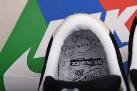 Vibrant 5834 Nike SB Dunk Low CZ5127 001 