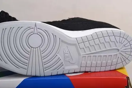 Vibrant 5834 Nike SB Dunk Low CZ5127 001 