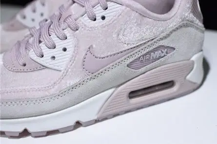 WMNS AIR MAX 90 LX - Nike - 898512-600 Trendsetting 7145 
