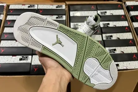 WellDesigned 340 Air Jordan 4 “Seafoam” AQ9129-103 