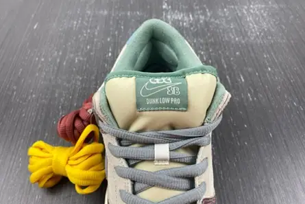 WellDesigned 6556 Nike SB Dunk Low Crenshaw Skate Club  FN4193-100 