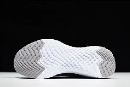 nike epic REACT FLYKNIT  Black and grey dots point noirs ET gris AJ7283 996 ModernLook 6189 